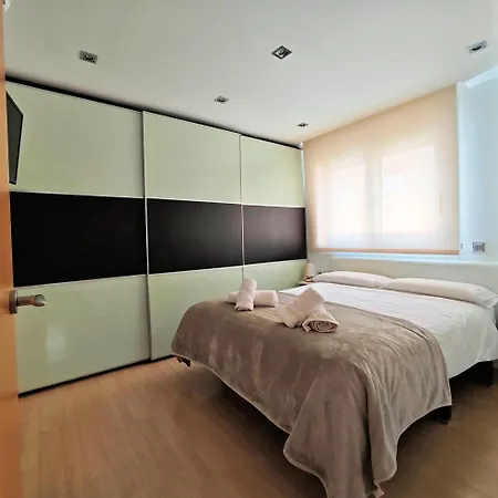 Daire Playa Parking, Piscina Y 2 Habitac. Castelldefels